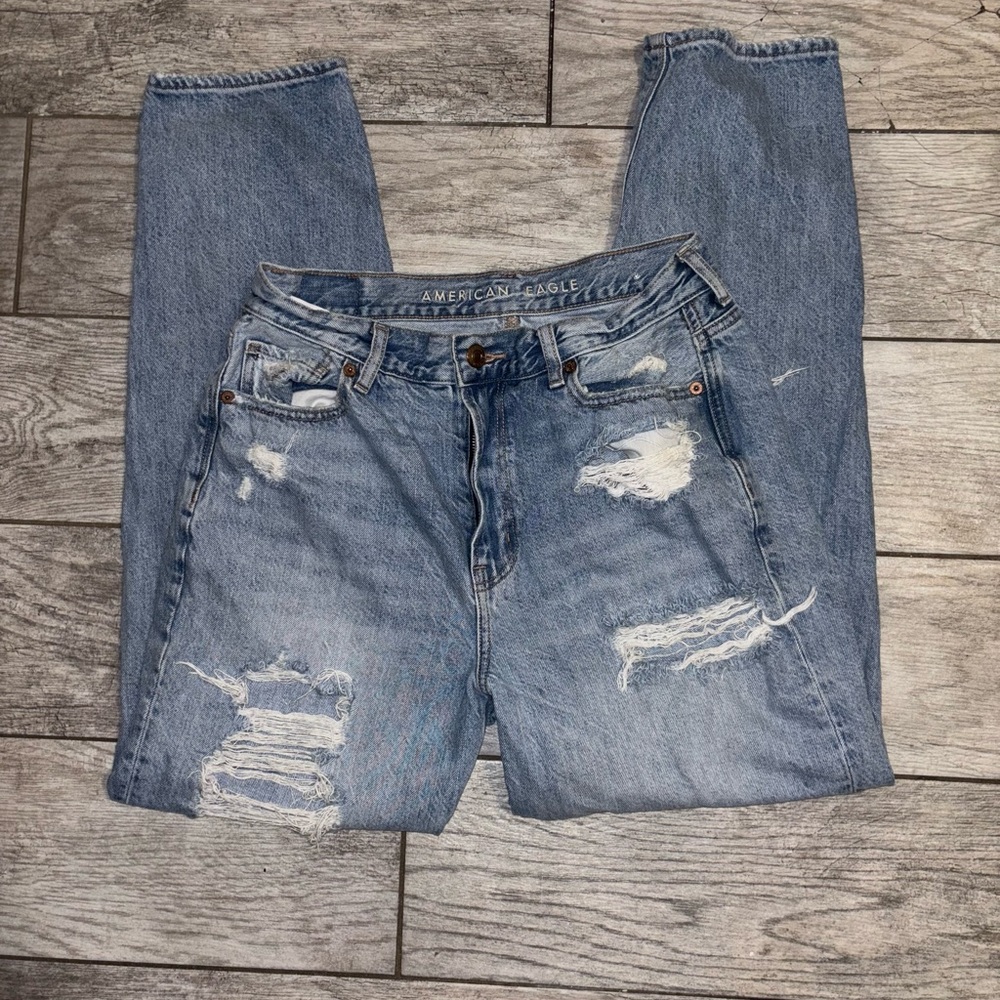 3/30$ American Eagle Outfitters Blue Distressed Ankle Jeans (msg before buying)